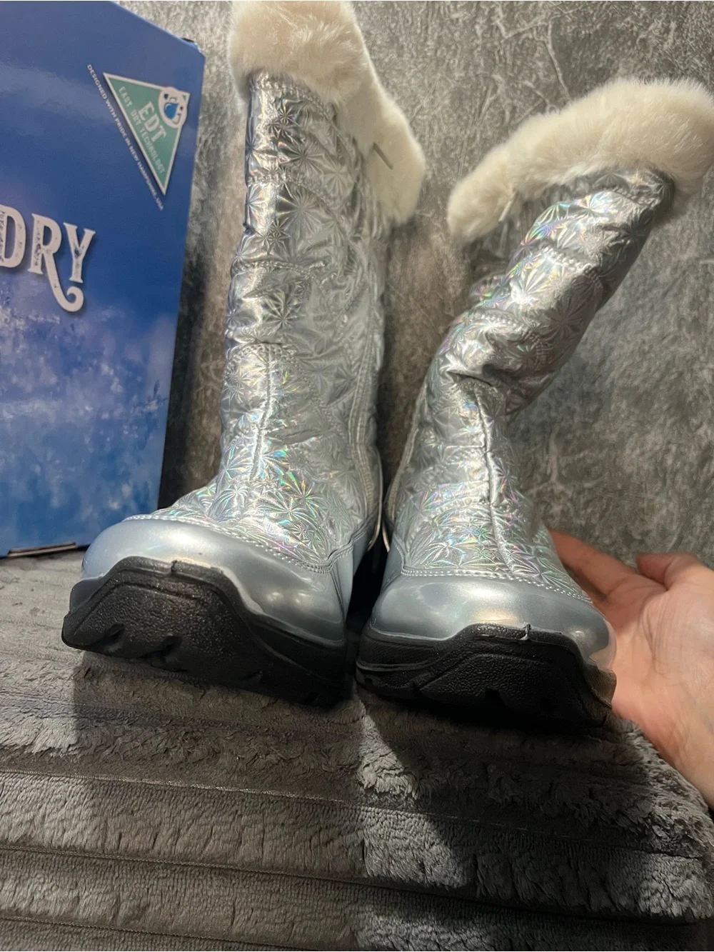 Easy Street Silver Quilted Faux-Fur Winter Boots for Women new 9